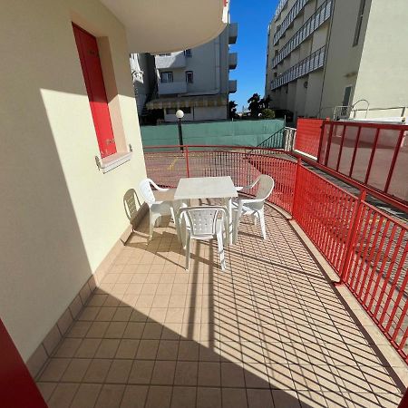 Residence Al Mare - Agenzia Cocal Каорле Екстериор снимка