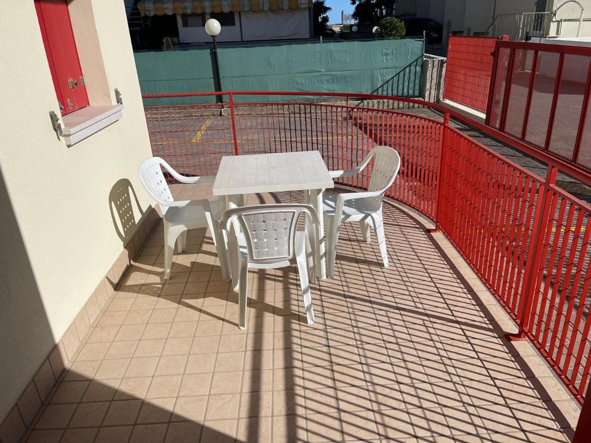 Residence Al Mare - Agenzia Cocal Каорле Екстериор снимка