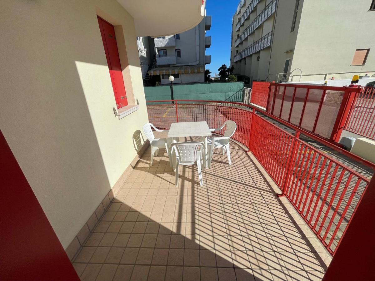 Residence Al Mare - Agenzia Cocal Каорле Екстериор снимка