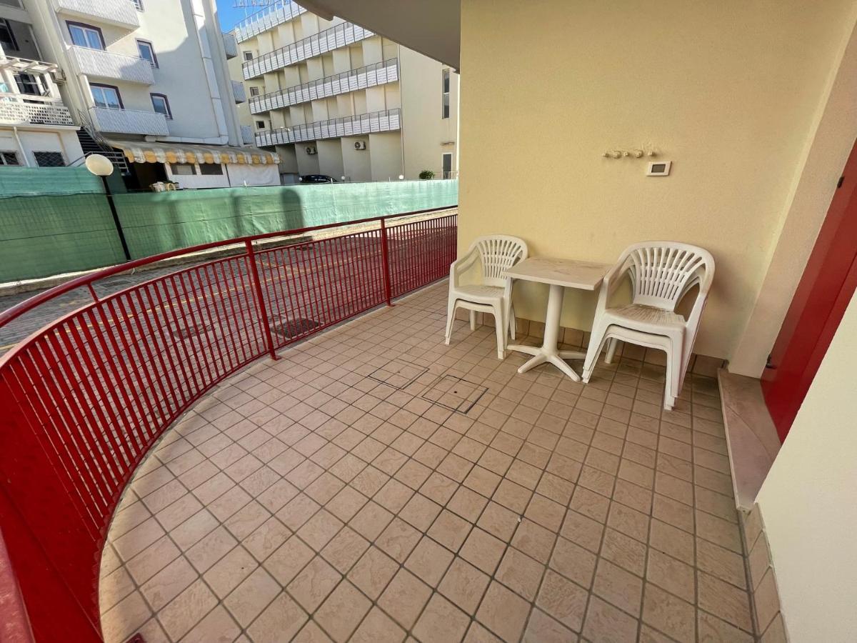 Residence Al Mare - Agenzia Cocal Каорле Екстериор снимка