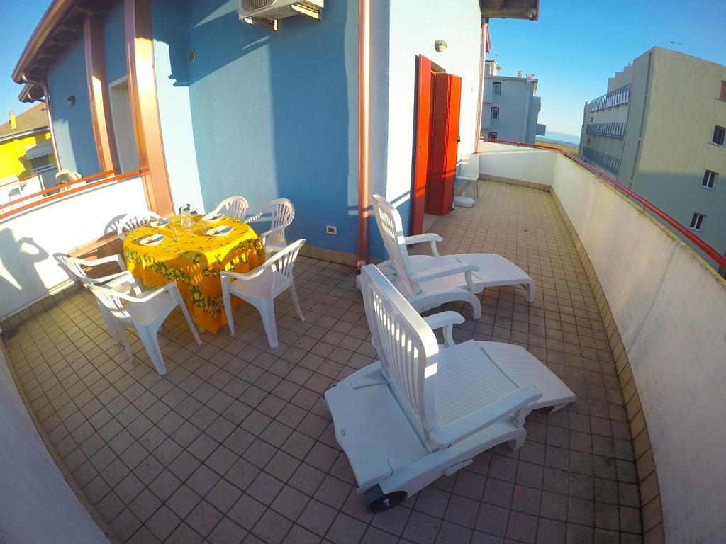 Residence Al Mare - Agenzia Cocal Каорле Стая снимка