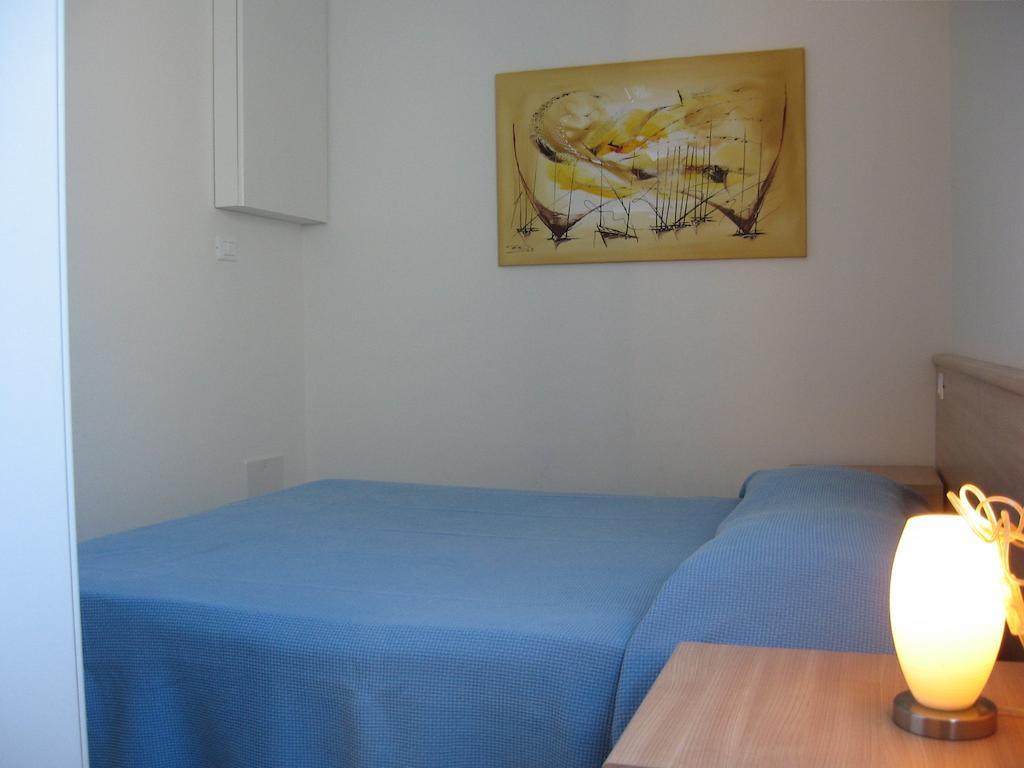 Residence Al Mare - Agenzia Cocal Каорле Стая снимка